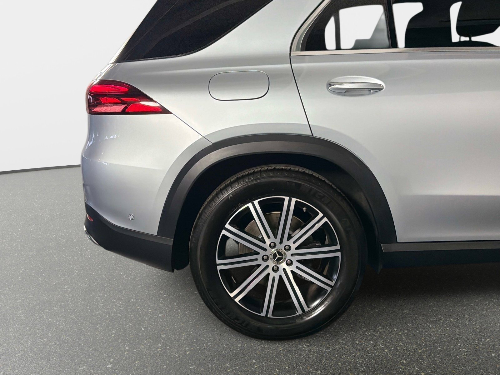 Used 2025 Mercedes-Benz GLE 450 4MATIC w/ Winter Package image 19