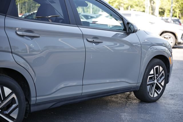 Used 2023 Hyundai Kona SE w/ Cargo Package FWD image 8