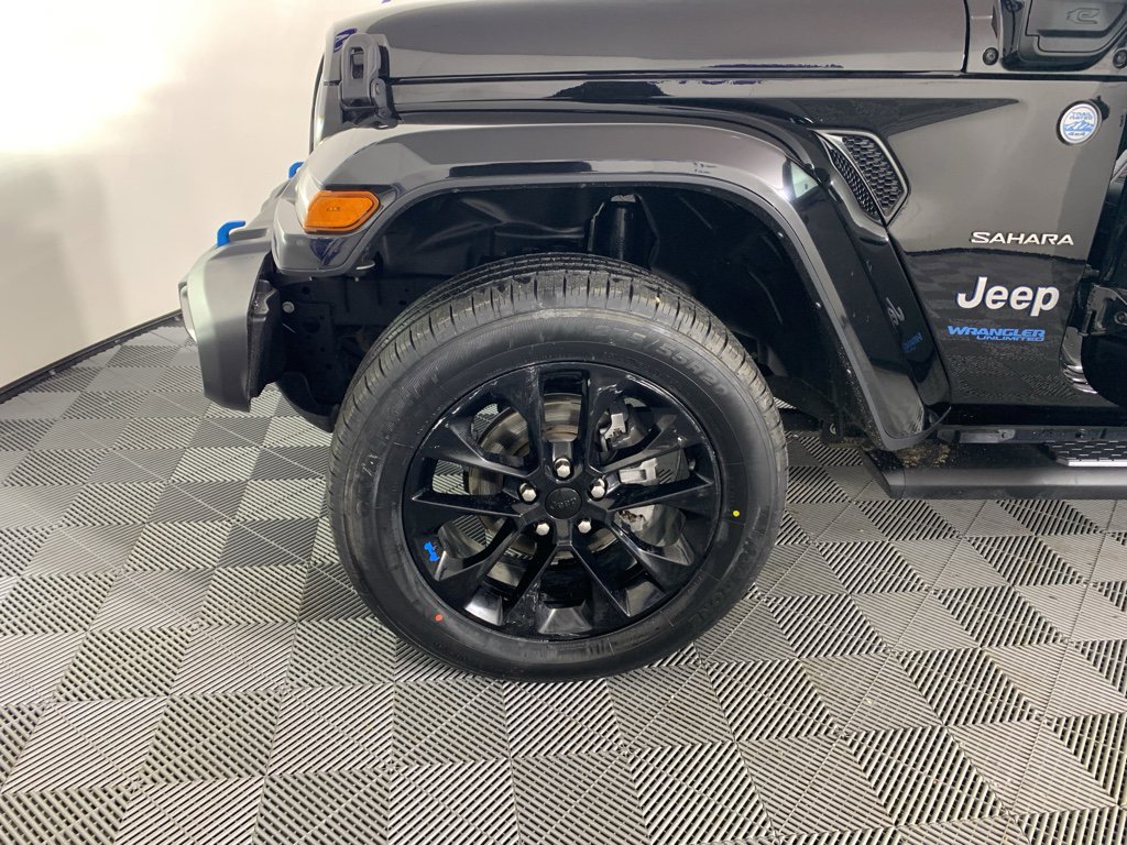 Used 2022 Jeep Wrangler Unlimited Sahara w/ Cold Weather Group image 12