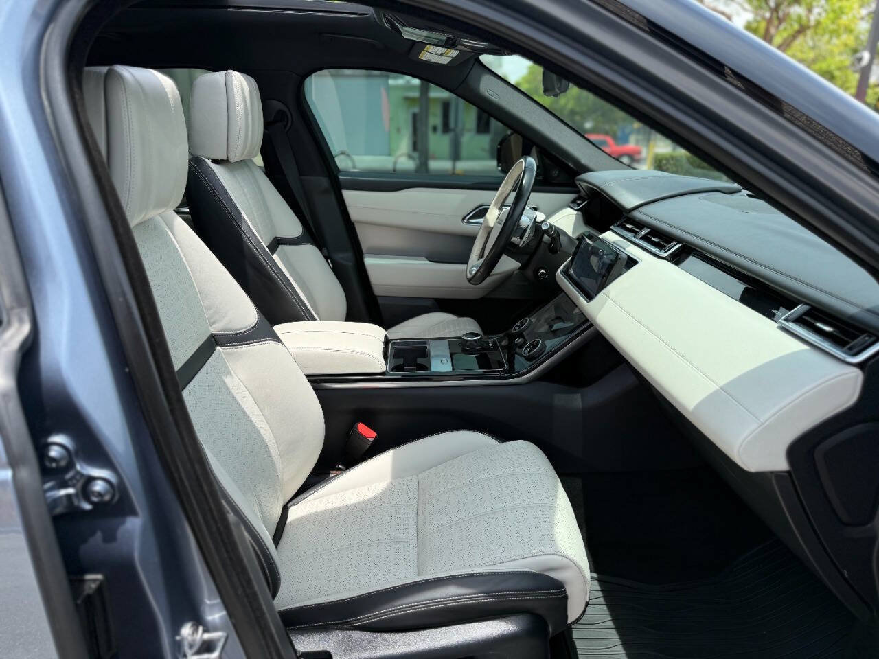 Used 2018 Land Rover Range Rover Velar R-Dynamic HSE AWD/4WD image 24