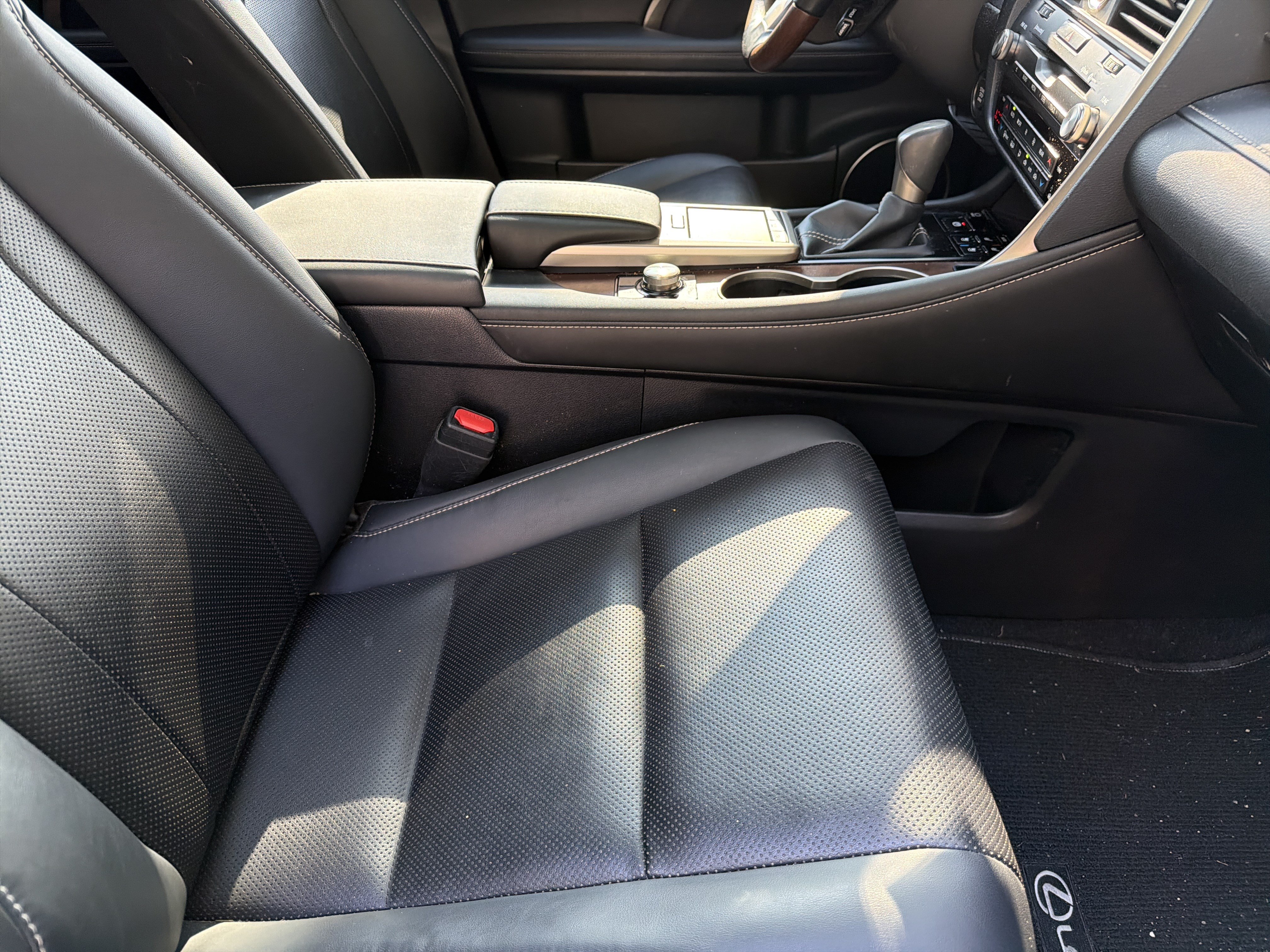 Used 2022 Lexus RX 350L FWD w/ Premium Package image 43