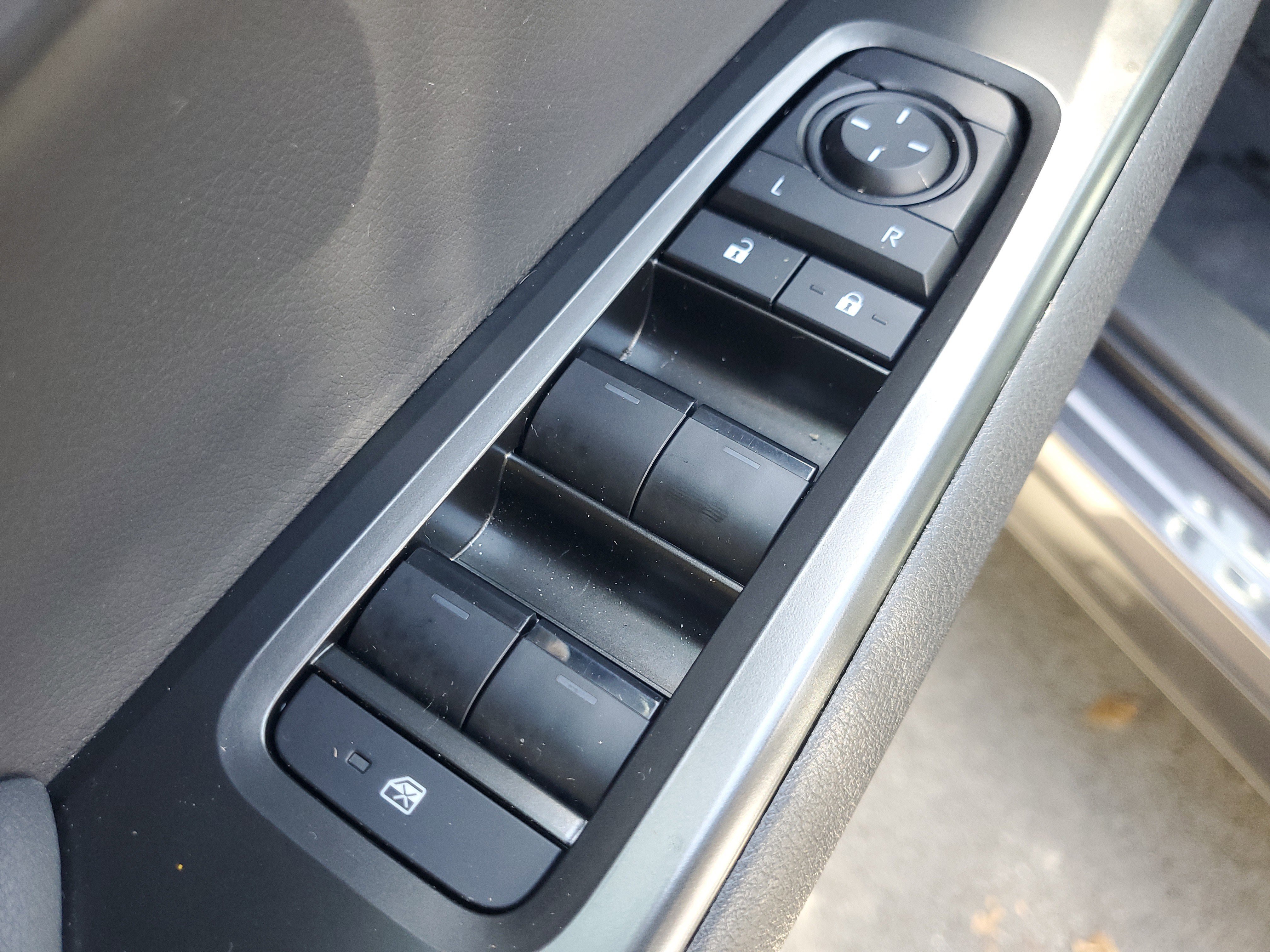 Used 2025 Lexus UX 300h FWD w/ Accessory Package (Z1) image 20