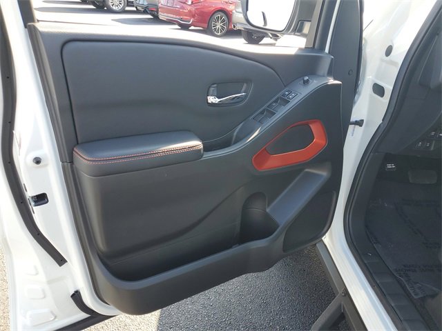 Used 2025 Nissan Frontier PRO-4X image 12