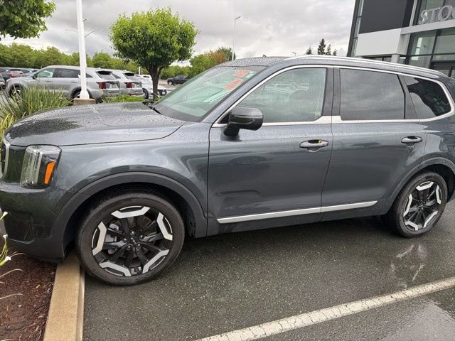 Used 2024 Kia Telluride EX w/ EX Captain's Chair Package