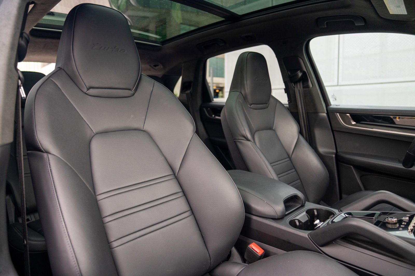 Certified 2025 Porsche Cayenne Turbo AWD/4WD image 26