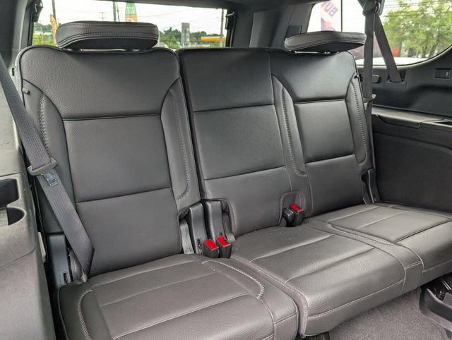 Used 2022 GMC Yukon XL Denali w/ Denali Premium Package AWD/4WD image 12