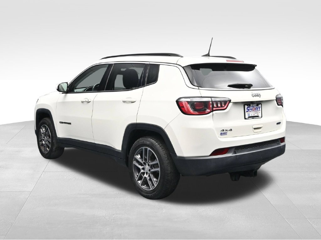 Used 2017 Jeep Compass Latitude w/ Popular Equipment Group AWD/4WD image 3
