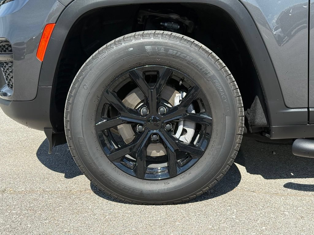 Used 2025 Jeep Grand Cherokee 4WD image 5