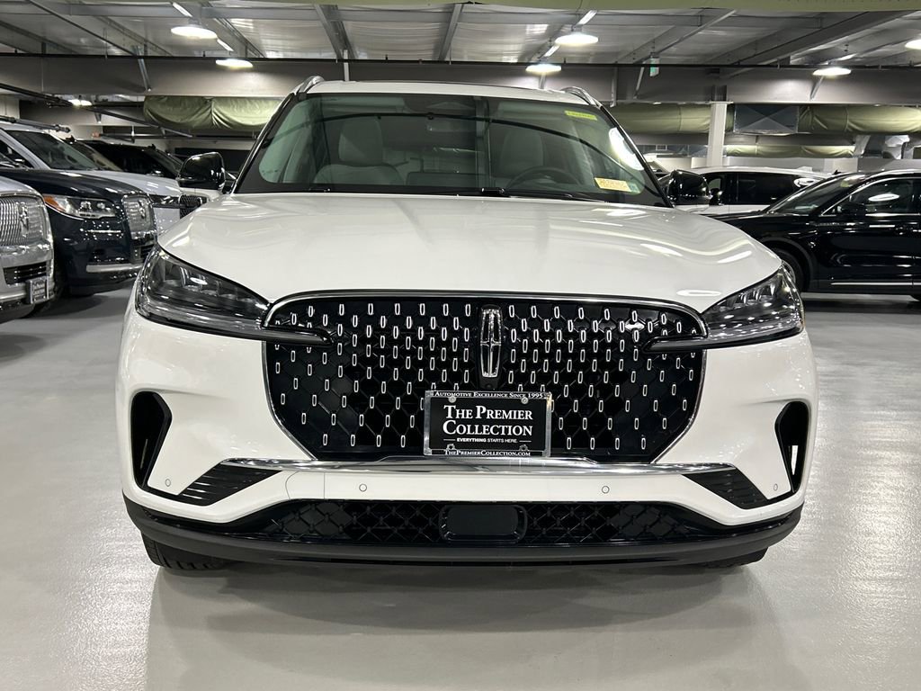 Used 2026 Lincoln Aviator AWD image 6