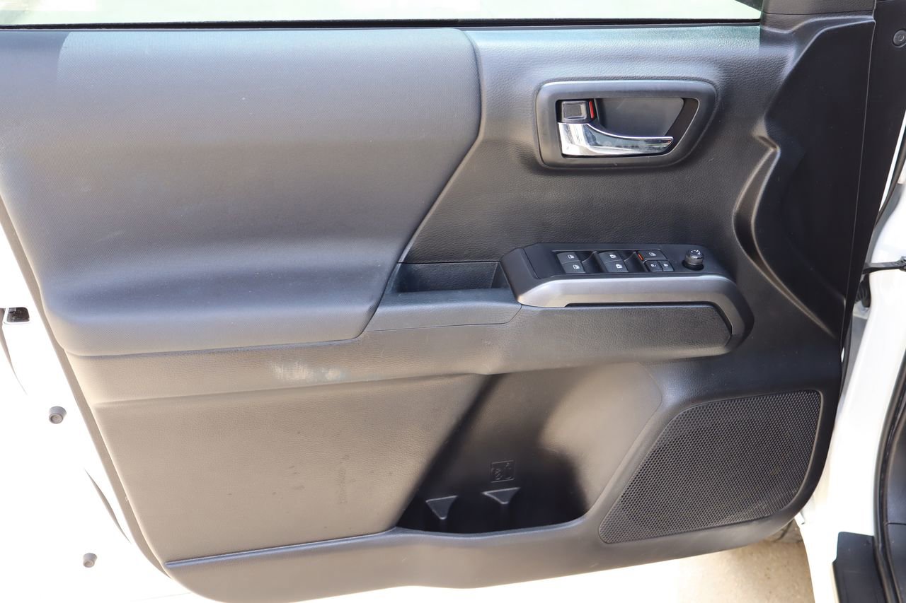Used 2021 Toyota Tacoma TRD Sport w/ Technology Package AWD/4WD image 18