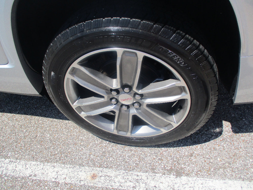Used 2019 GMC Acadia Denali w/ Technology Package FWD image 25