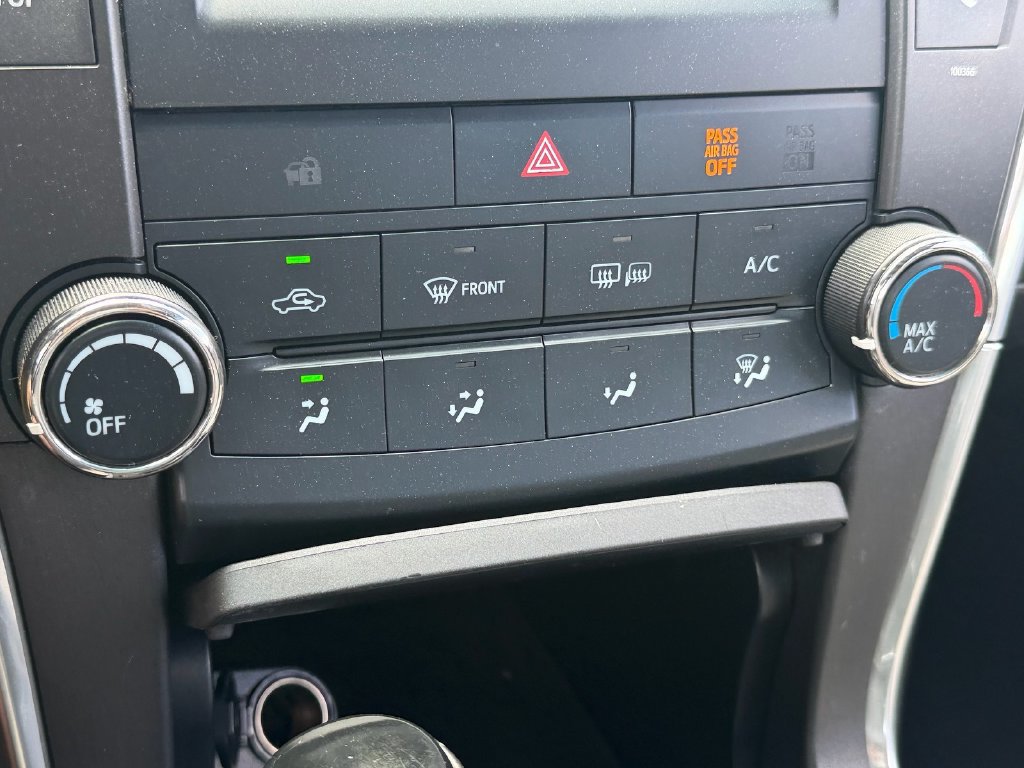 Used 2015 Toyota Camry SE FWD image 23