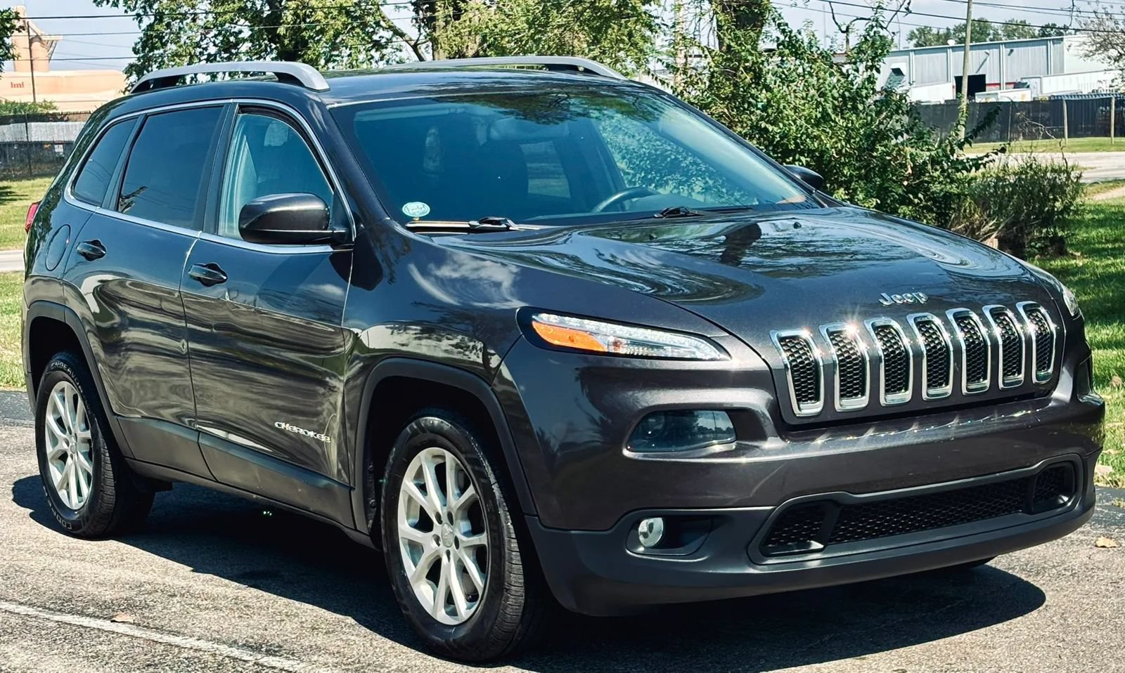 Used 2016 Jeep Cherokee Latitude w/ Cold Weather Group FWD image 13