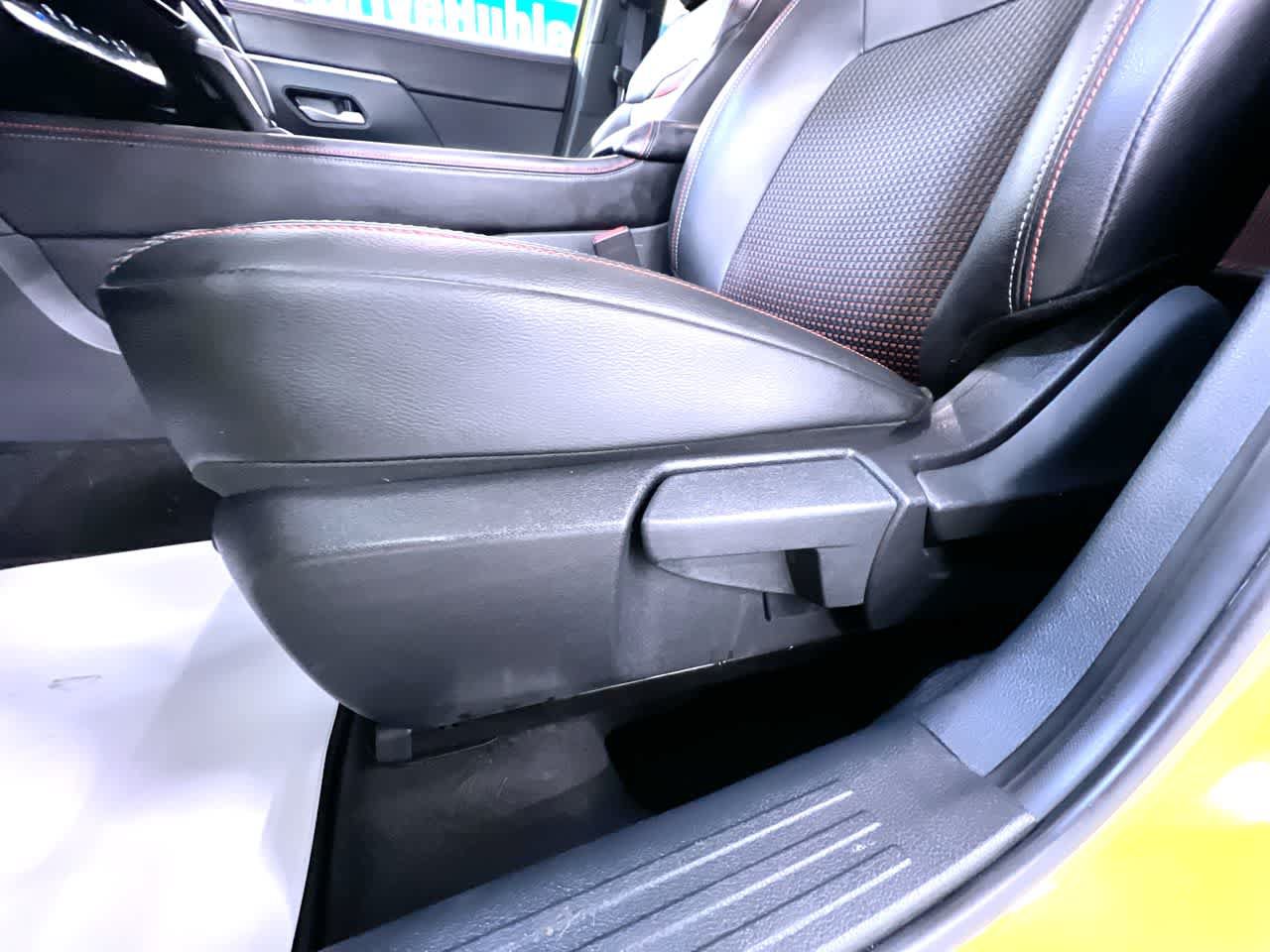 Used 2025 Nissan Kicks SR FWD image 13