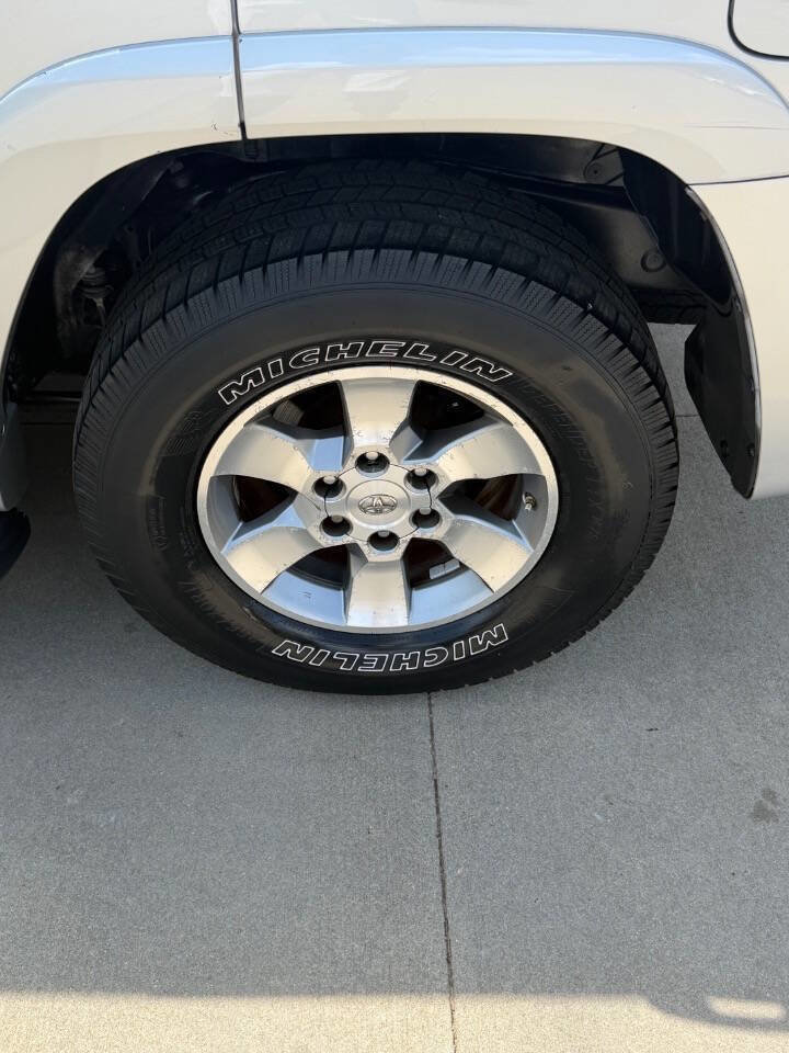 Used 2011 Toyota 4Runner SR5 w/ Convenience Pkg image 17