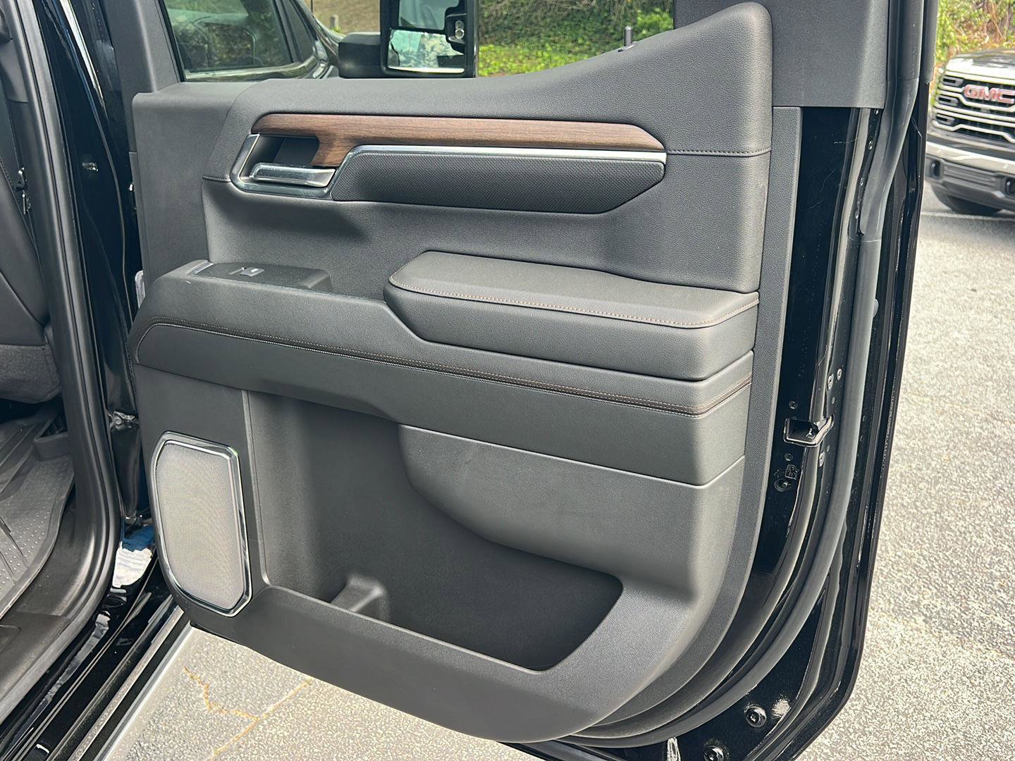 Used 2024 Chevrolet Silverado 1500 High Country w/ High Country Premium Package image 16