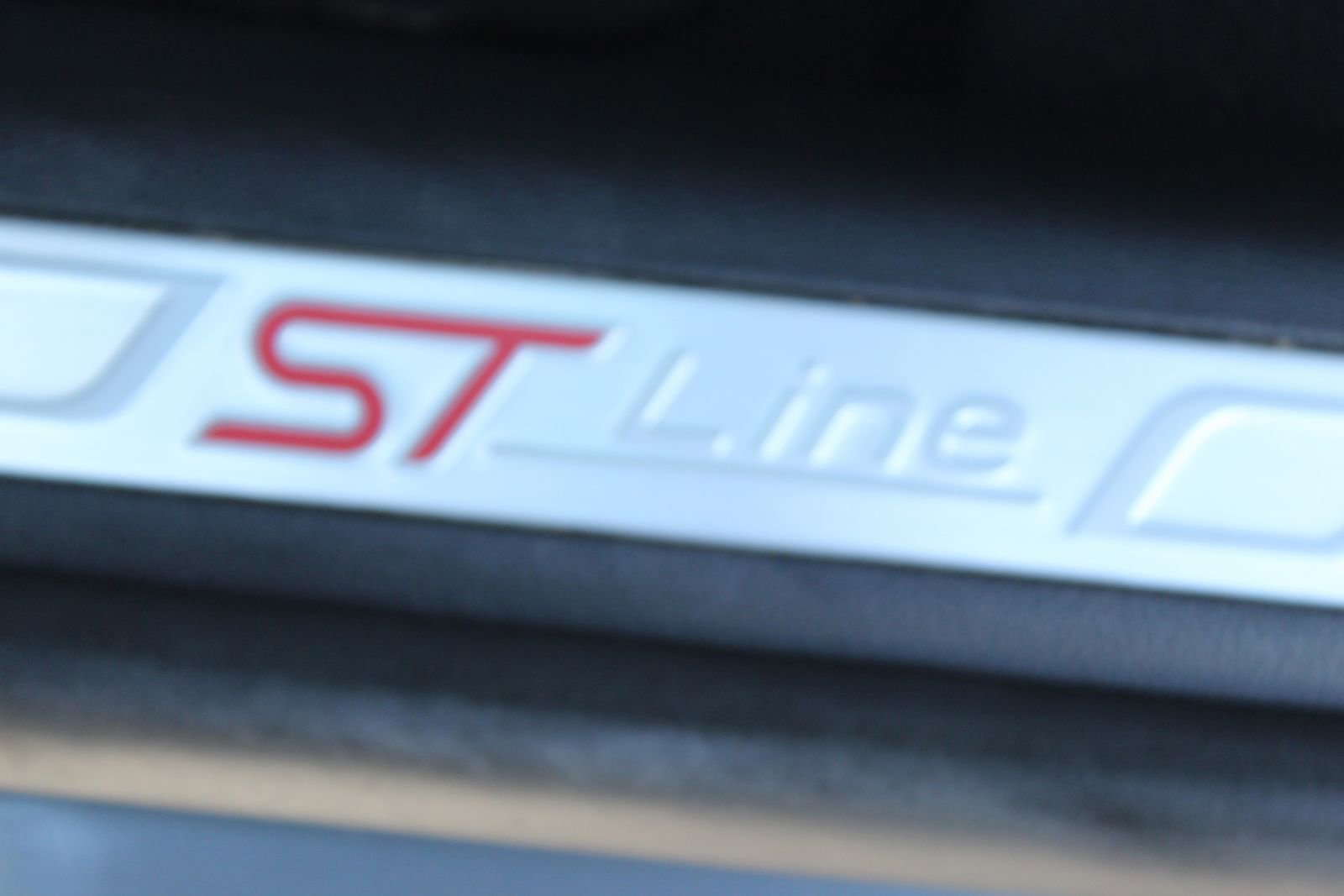 Used 2025 Ford Explorer ST-Line w/ ST-Line Street Pack AWD/4WD image 25