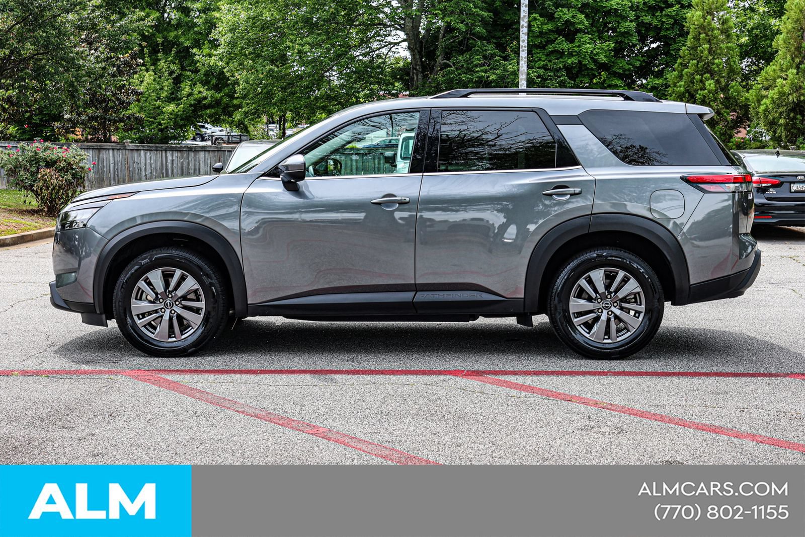 Used 2025 Nissan Pathfinder SV AWD/4WD image 10