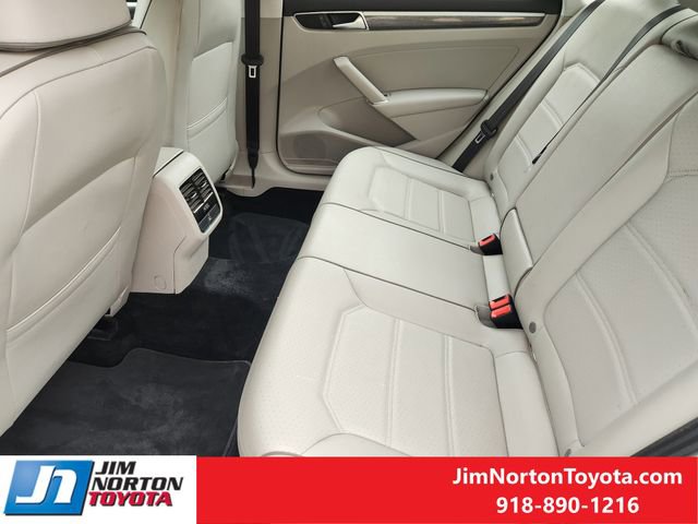 Used 2017 Volkswagen Passat 1.8T SE FWD image 29