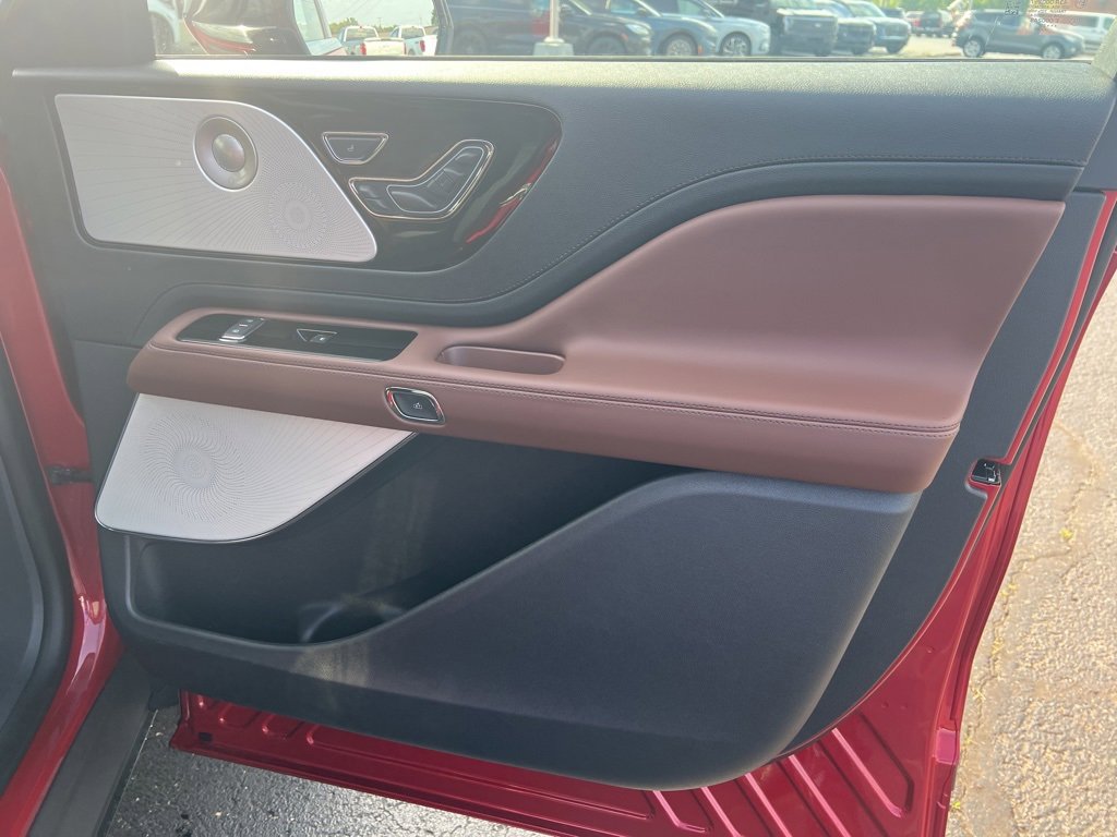 New 2025 Lincoln Aviator Reserve w/ Equipment Group 201A image 14