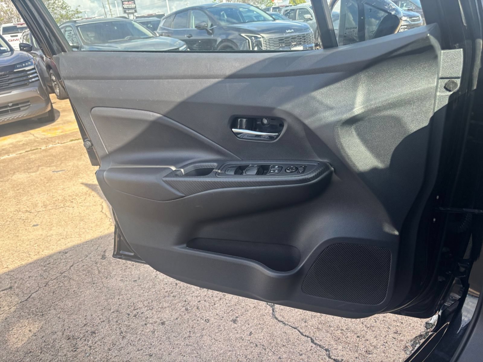 Used 2025 Nissan Versa SV FWD image 18