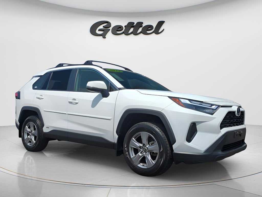 Used 2023 Toyota RAV4 XLE w/ XLE Grade Weather Package image 4