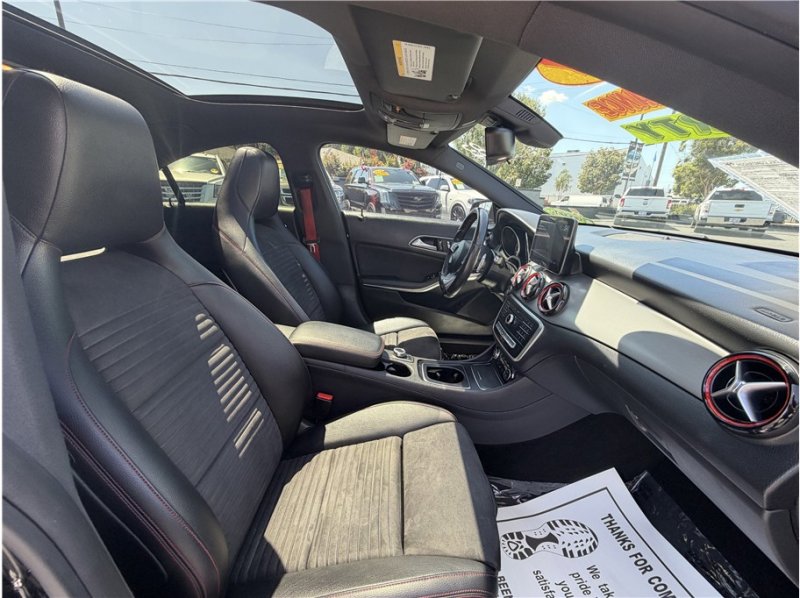 Used 2017 Mercedes-Benz CLA 250 4MATIC image 33