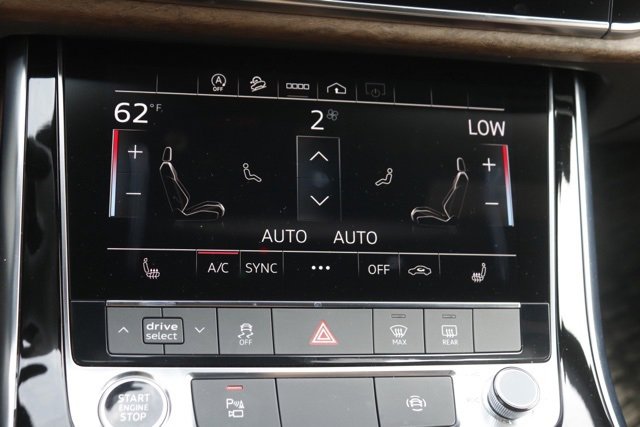 Used 2024 Audi Q8 Premium image 29