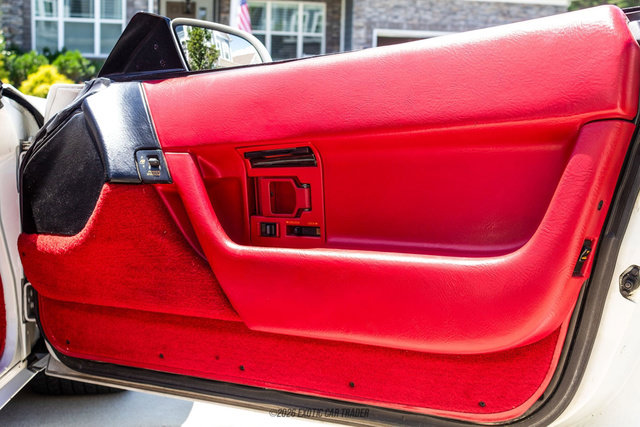Used 1991 Chevrolet Corvette Convertible RWD image 26