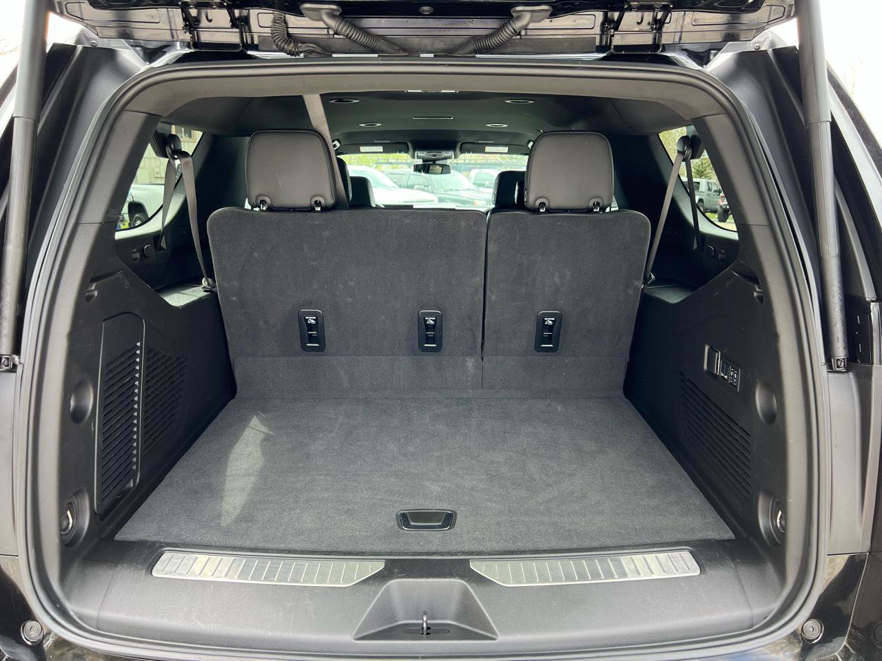 Used 2025 GMC Yukon XL Denali AWD/4WD image 15