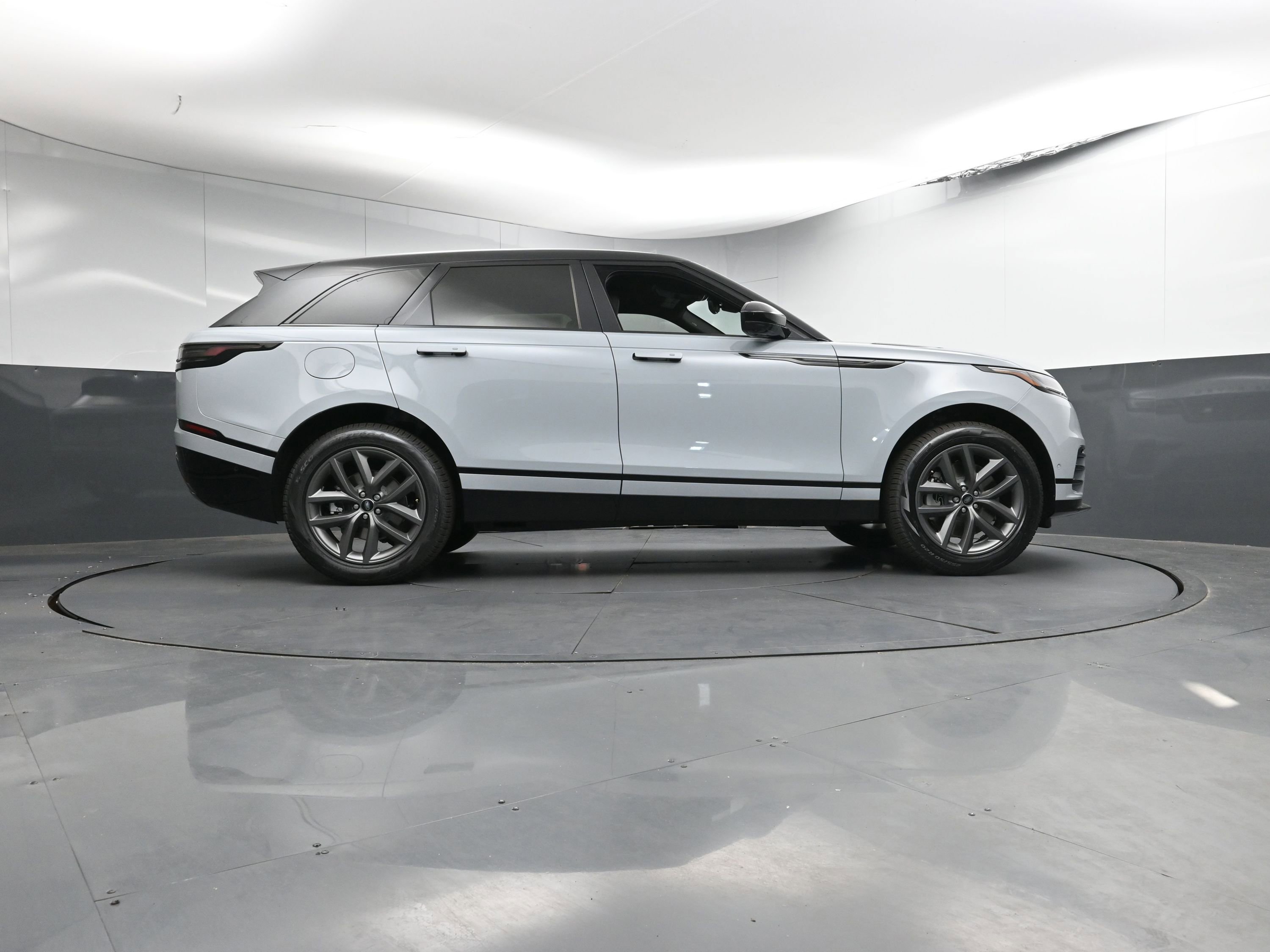 New 2026 Land Rover Range Rover Velar Dynamic SE image 28