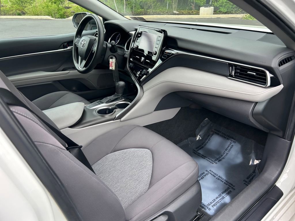 Used 2022 Toyota Camry LE FWD image 19