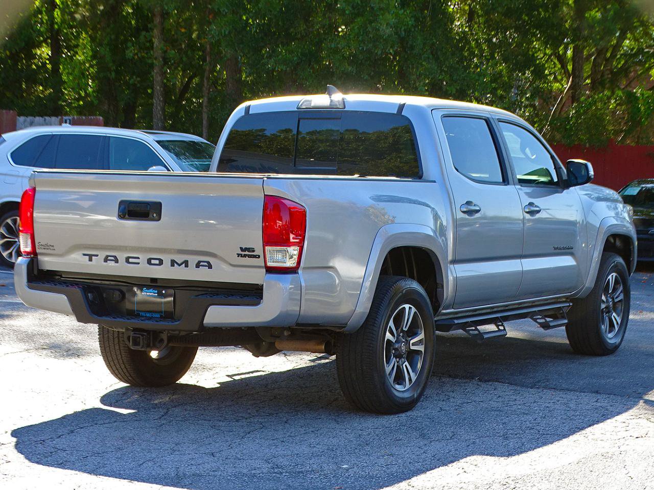 Used 2017 Toyota Tacoma TRD Sport w/ Tow Package (A/T) AWD/4WD image 9