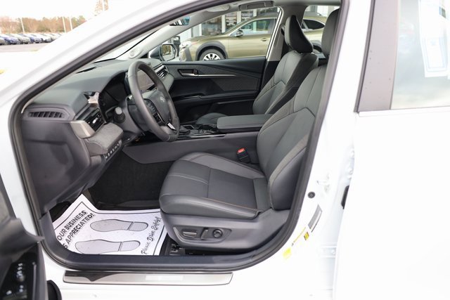 Used 2025 Toyota Camry XLE image 15
