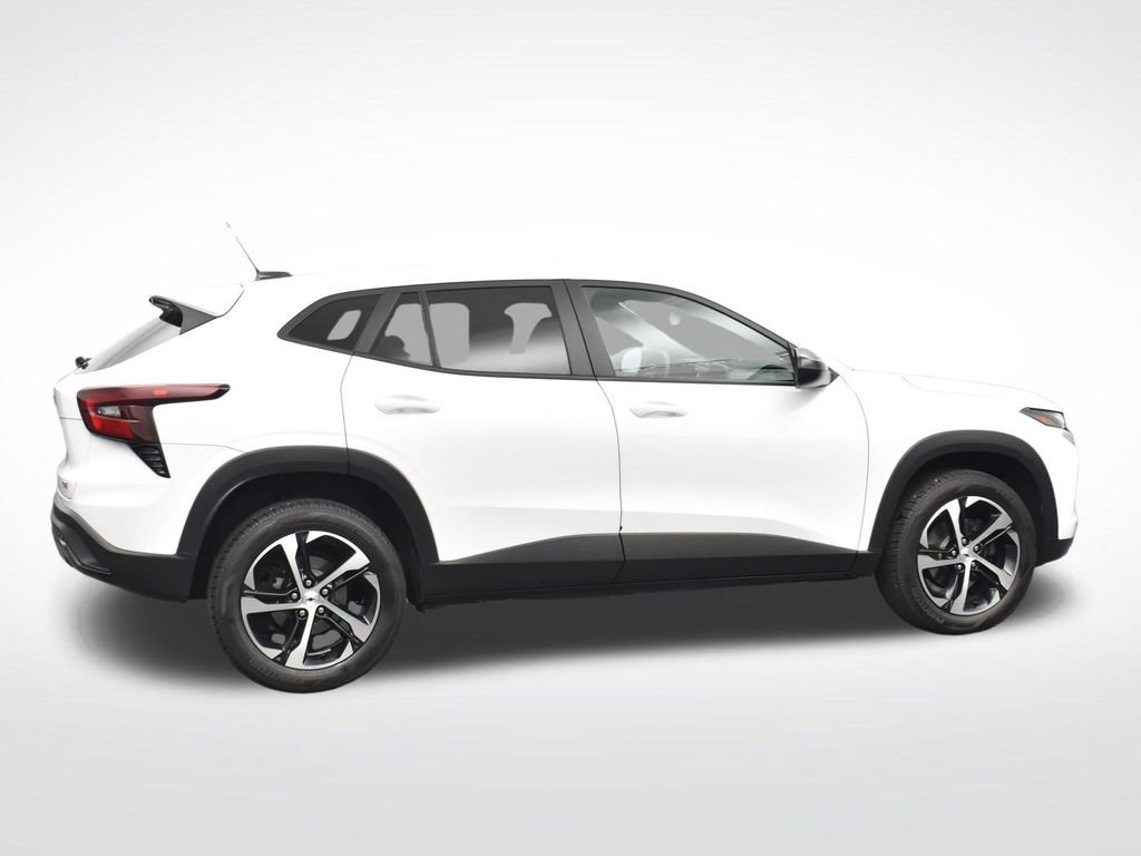Used 2024 Chevrolet Trax RS FWD image 19