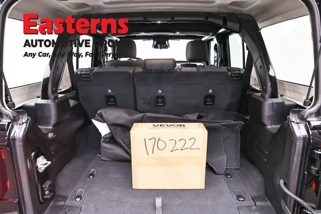 Used 2025 Jeep Wrangler Unlimited Sahara AWD/4WD image 9