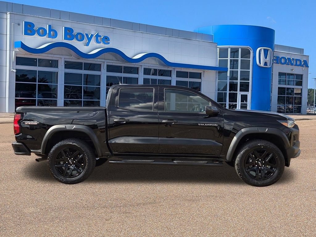 Used 2025 Chevrolet Colorado Trail Boss AWD/4WD image 4