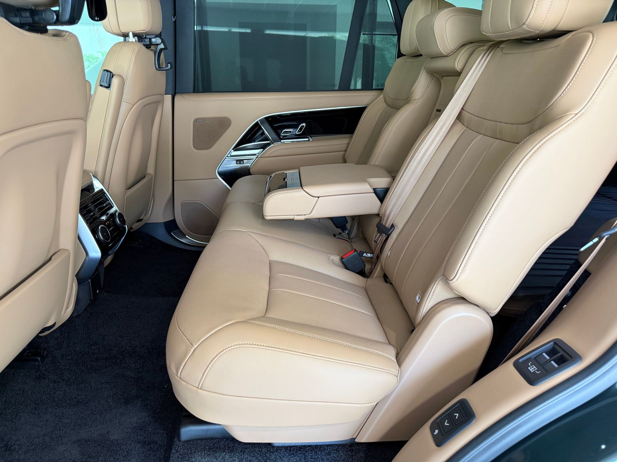 New 2026 Land Rover Range Rover Long Wheelbase SE AWD/4WD image 20