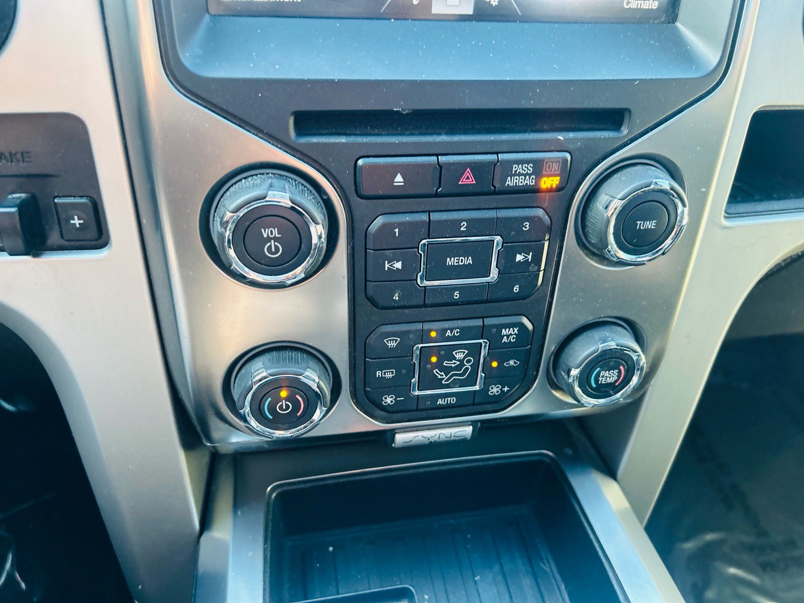 Used 2014 Ford F150 FX4 w/ Equipment Group 402A Luxury AWD/4WD image 38