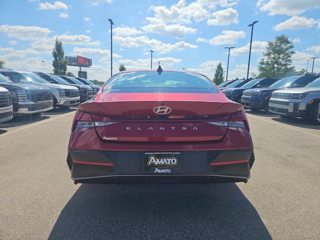 Certified 2025 Hyundai Elantra SEL FWD image 4