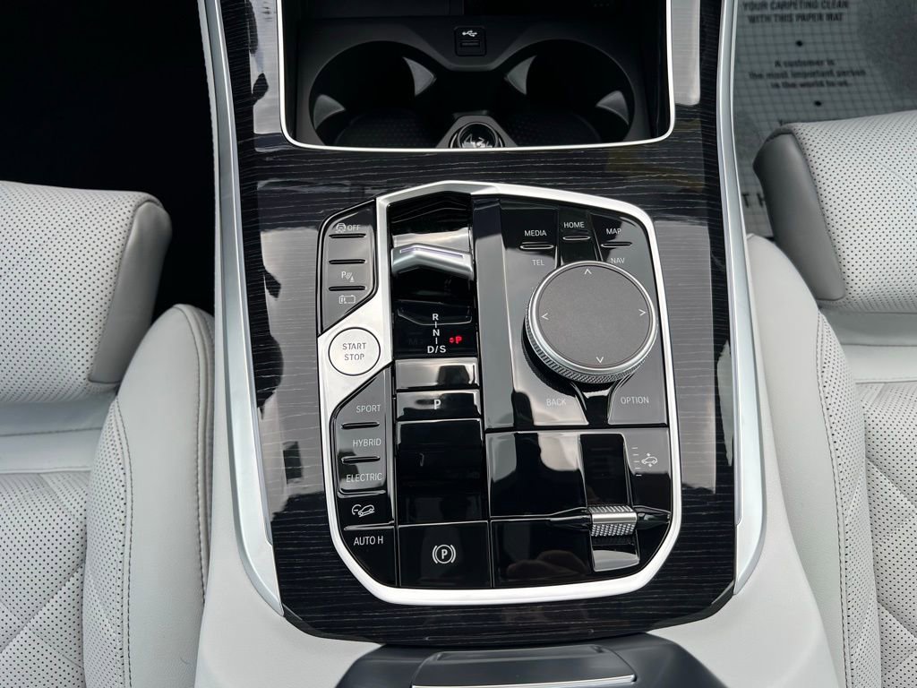 Certified 2025 BMW X5 xDrive50e w/ M Sport Package image 15