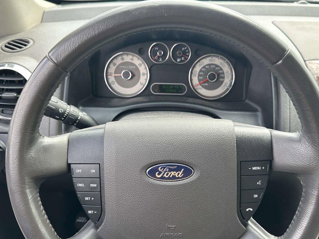 Used 2009 Ford Taurus X Limited FWD image 21