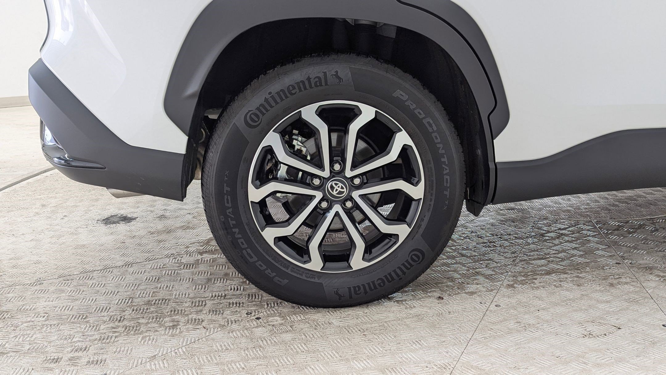 Used 2025 Toyota Corolla Cross AWD Hybrid image 12