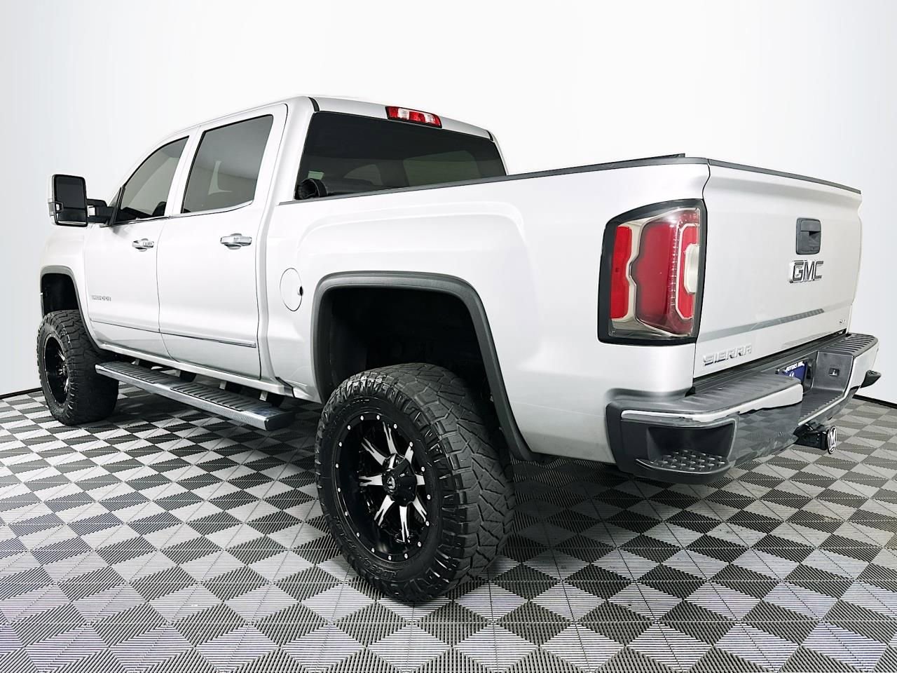 Used 2018 GMC Sierra 1500 SLT w/ SLT Premium Package AWD/4WD image 8