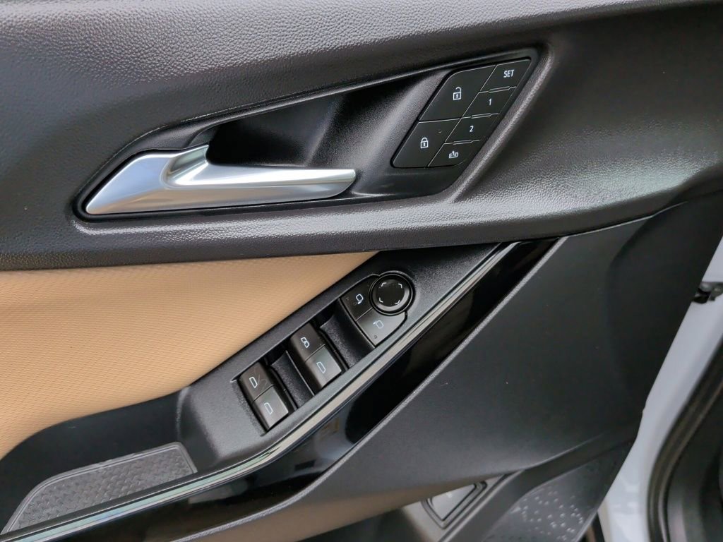 Used 2026 Chevrolet Equinox ACTIV w/ Convenience Package III image 11