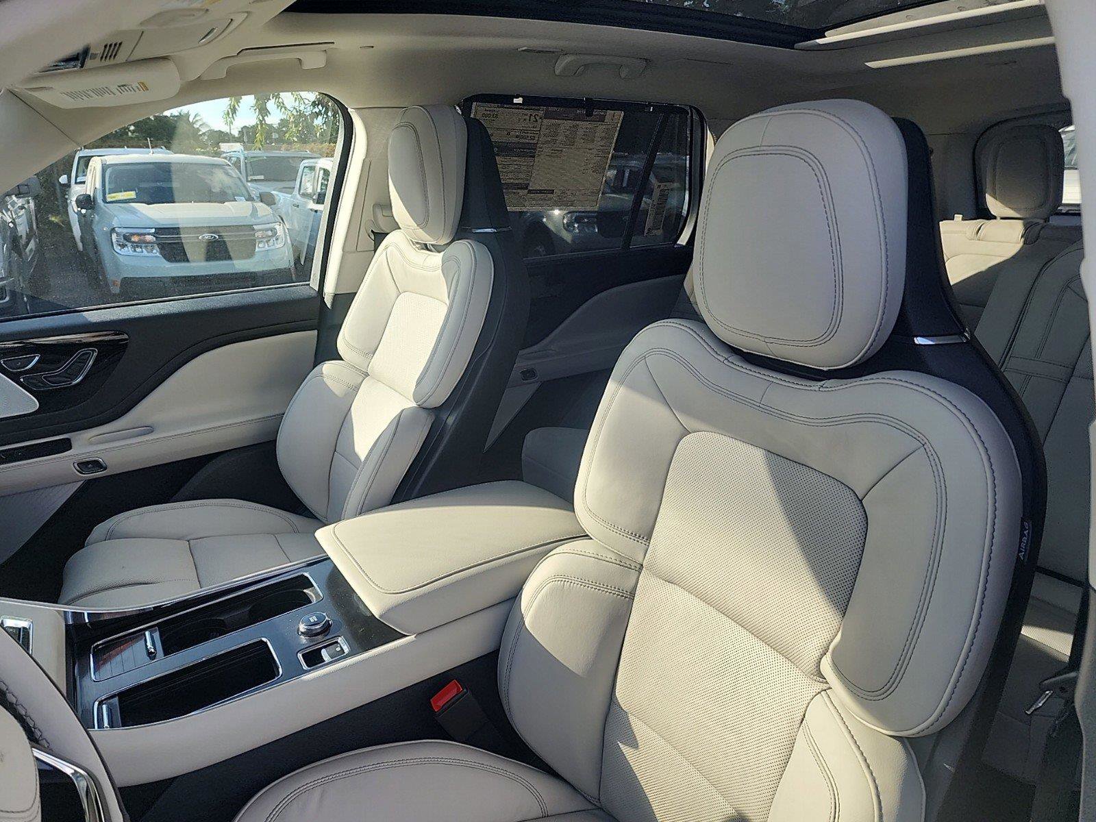 New 2025 Lincoln Aviator Reserve w/ Luxury Package image 12