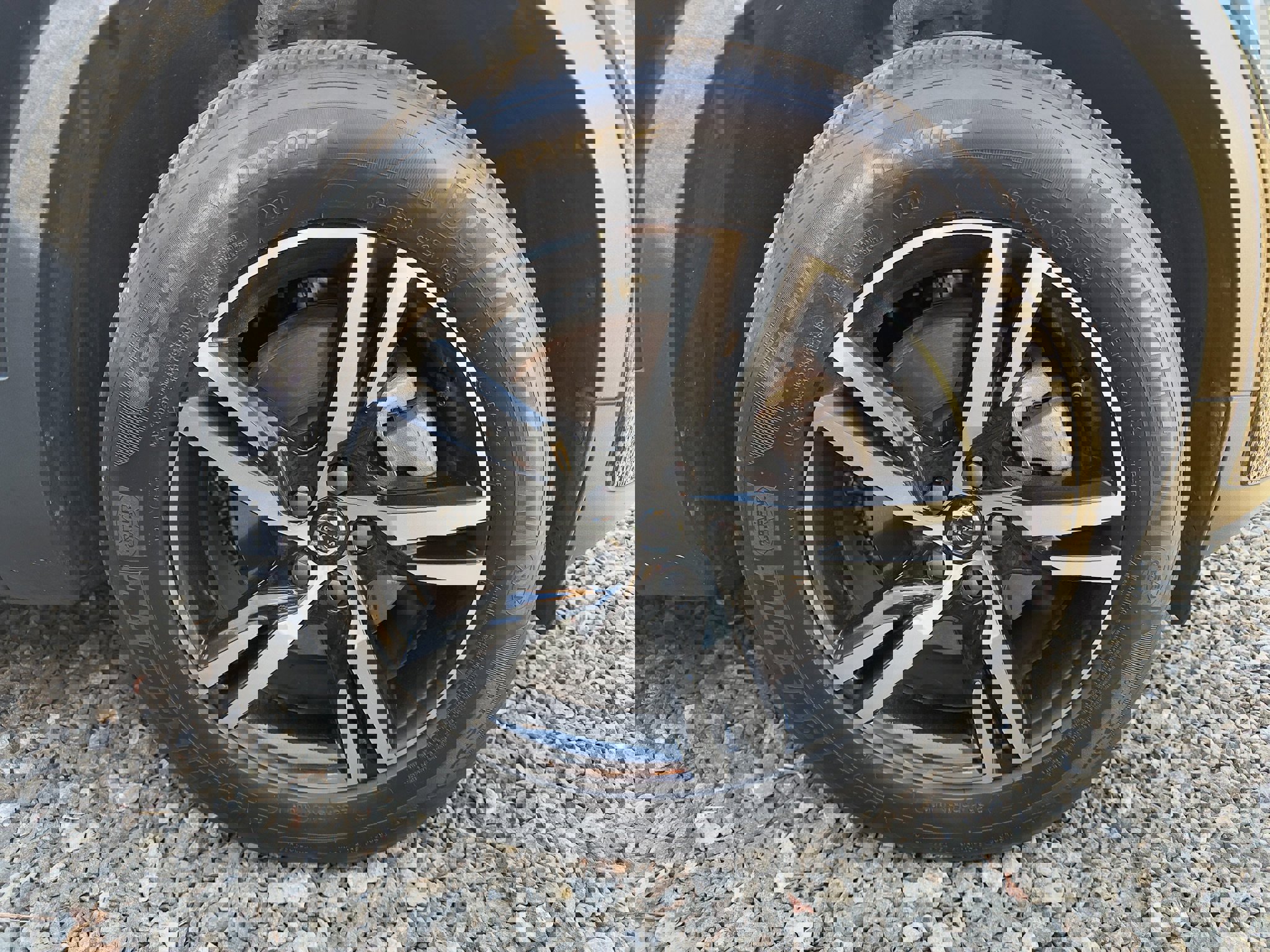 Certified 2023 Volvo XC40 B5 Plus w/ Climate Package image 7