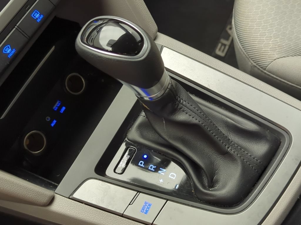 Used 2018 Hyundai Elantra SE FWD image 18