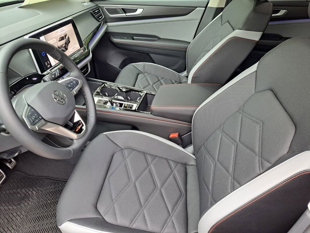 Used 2025 Volkswagen Atlas Peak Edition SE image 12