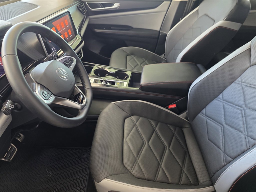 Used 2024 Volkswagen Atlas Peak Edition SEL image 10
